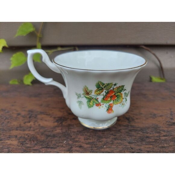 Royal Albert Strawberry Replacement Cup - Picture 2 of 4